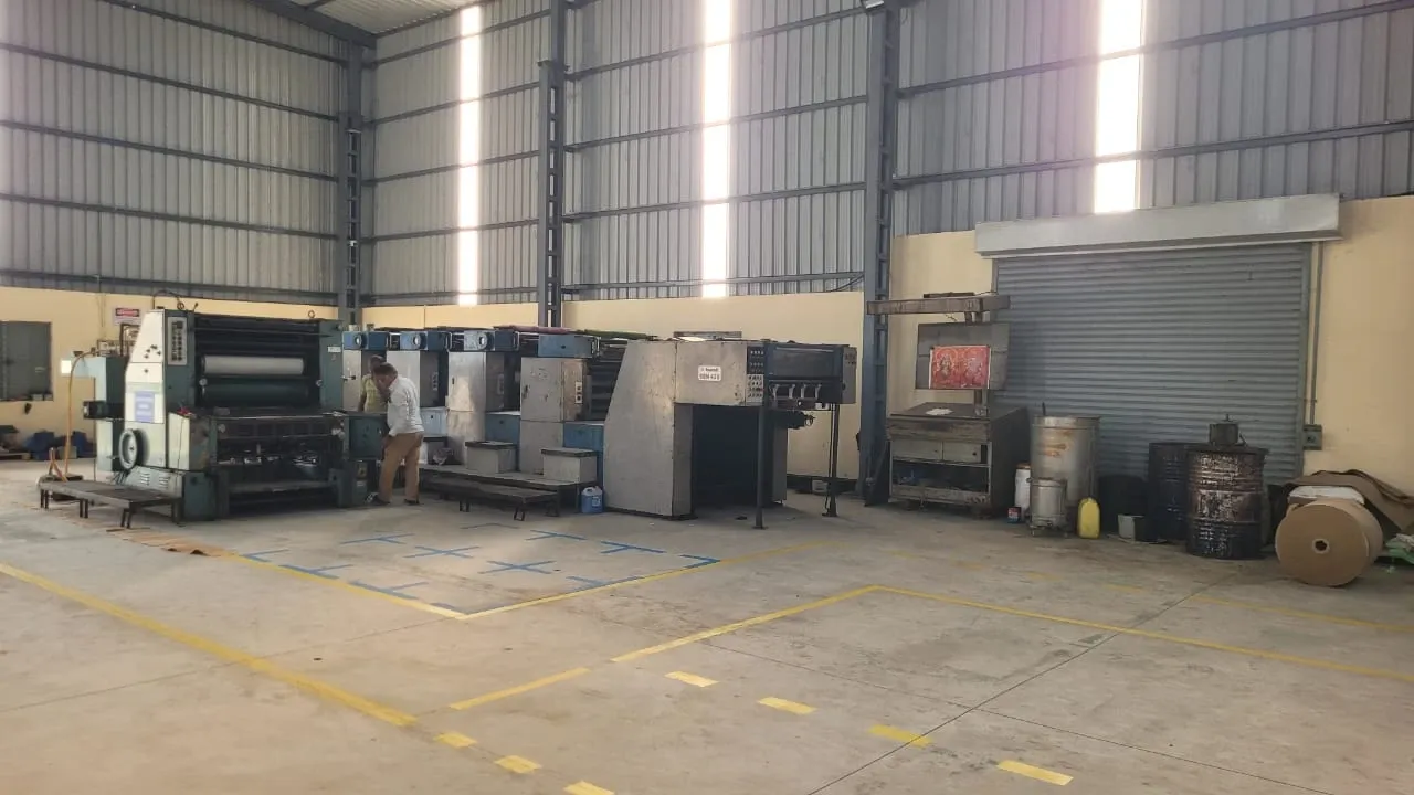 Industrial 4-color offset printing and litho-lamination machinery for premium packaging